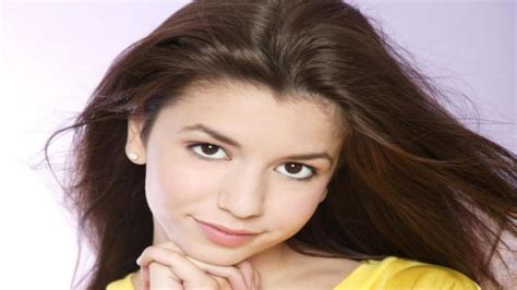 Masiela Lusha Height Weight Body Stats Age Family Facts